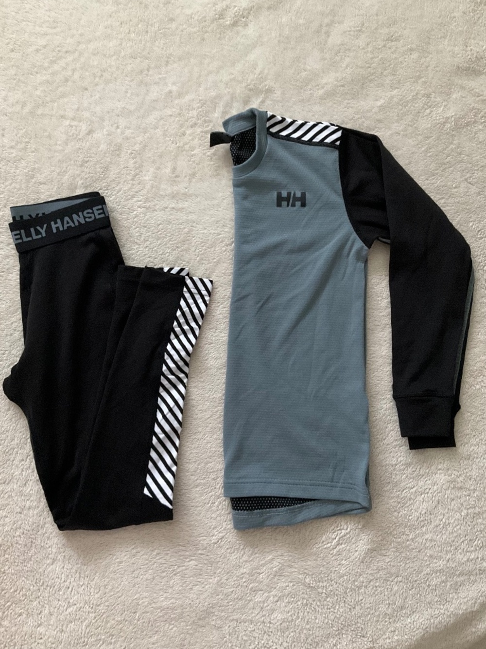 Hello Hansen junior Lifa base layer set in black and blue, size 128/8